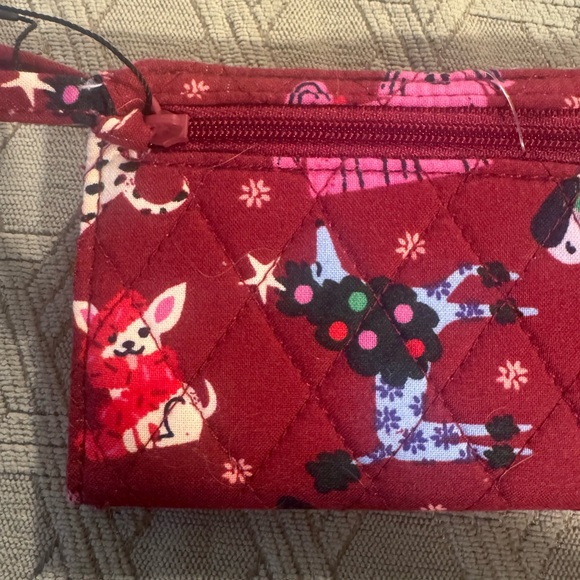 Vera Bradley Essential Cotton Wallet in “Holiday Hounds” new with tags - Picture 6 of 7